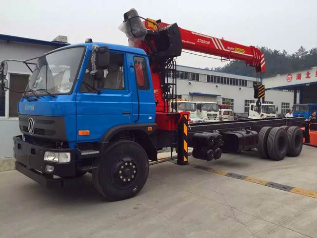東風(fēng)153后八輪隨車吊