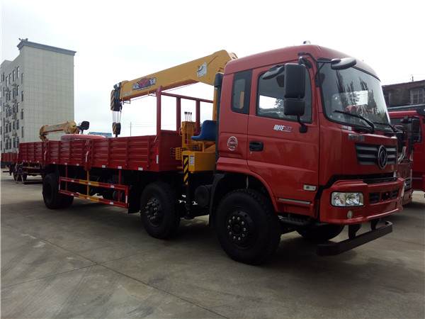 東風(fēng)前四后四飛濤8噸隨車吊