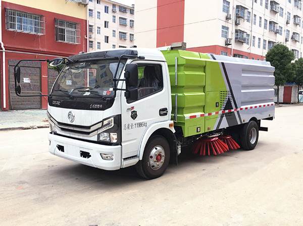 東風多利卡8方掃路車