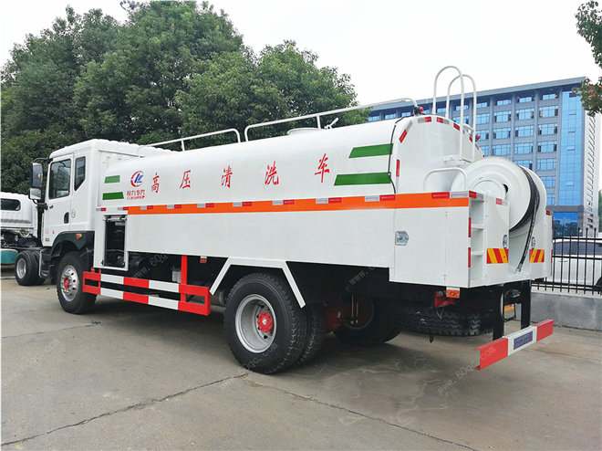 東風(fēng)多利卡D9高壓清洗車