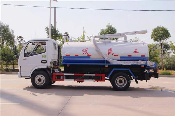 東風5方吸糞車