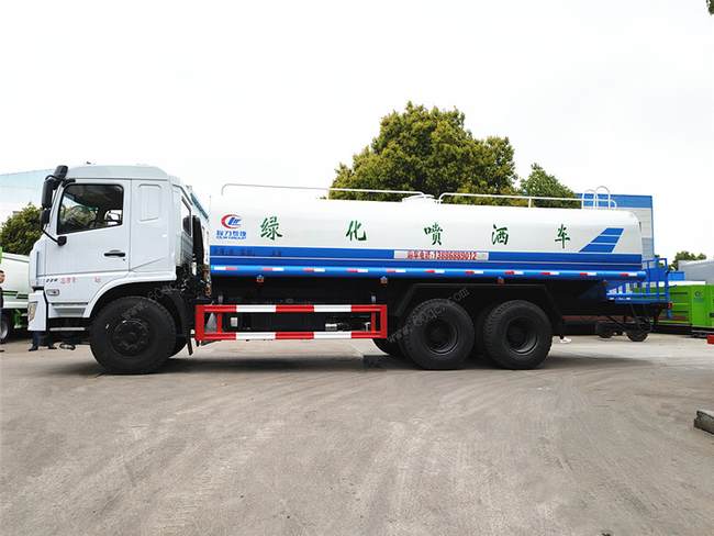 東風(fēng)D3后雙橋灑水車