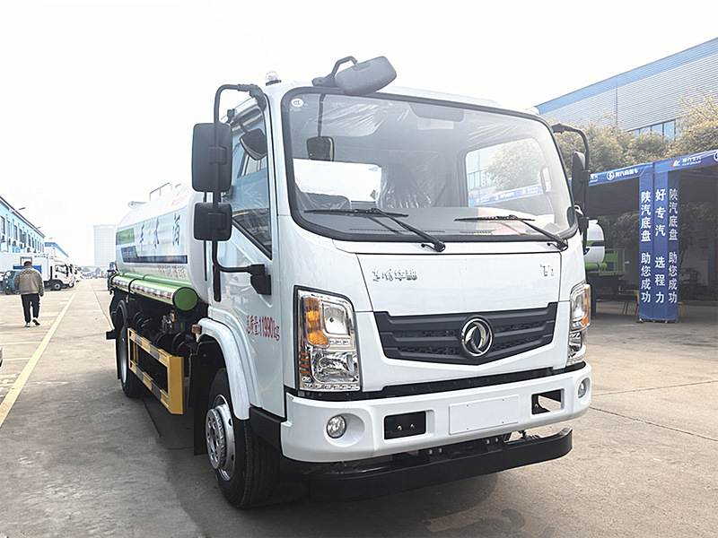 東風(fēng)華神T1灑水車