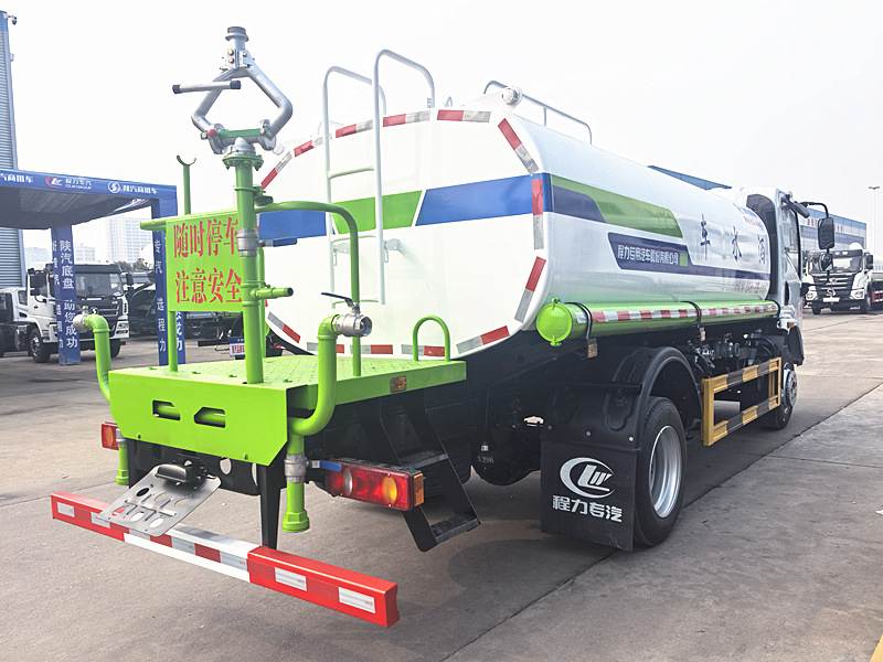 東風(fēng)華神9.3噸灑水車