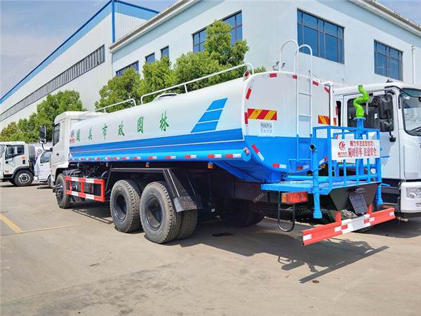 東風(fēng)D3后雙橋灑水車