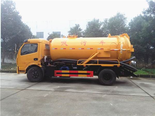 東風(fēng)多利卡6方吸污車(chē)