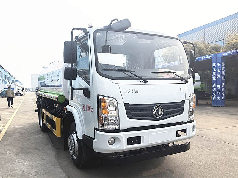 抑塵霧炮車、程力灑水車都來了，開展消毒作業(yè)