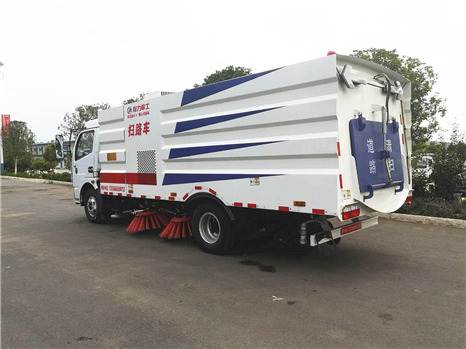 東風多利卡D7掃路車
